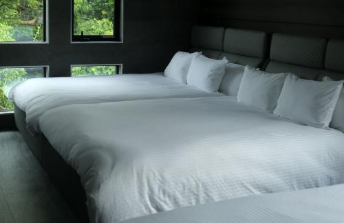 Futami Hotel | Relaxing Plufino Resort Villa: Pet-Friendly with Hot Tub
