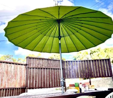 Hanagusuku Villa | Beachside Haven: ペンションはなはな with Ocean Views