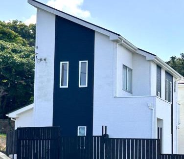 Hanagusuku Villa | Beachside Haven: ペンションはなはな with Ocean Views