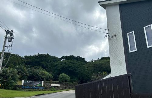 Hanagusuku Villa | Beachside Haven: ペンションはなはな with Ocean Views
