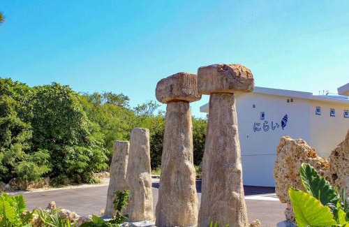 Okinawa House | Pet-Friendly Retreat with Ocean View at ペンション村山里