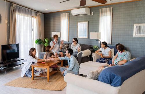 Maeda Villa | Beachfront Bliss at ペンション ラナカイハウス沖縄