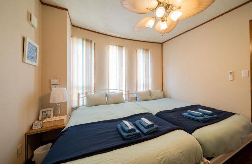 Maeda Villa | Beachfront Bliss at ペンション ラナカイハウス沖縄