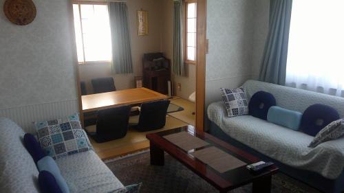 Teine House | Cozy Retreat at 旅の宿ていね with Hot Tub & Breakfast