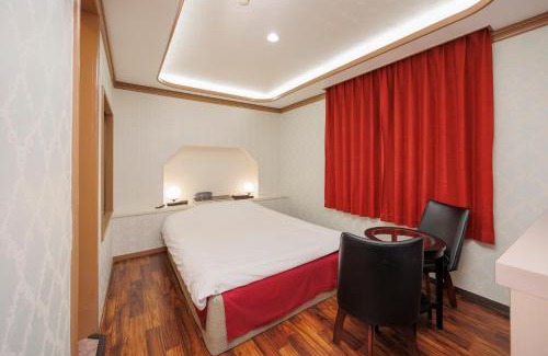 Omuta Hotel | Discover Hotel Respoir: Accessible Stay with Breakfast