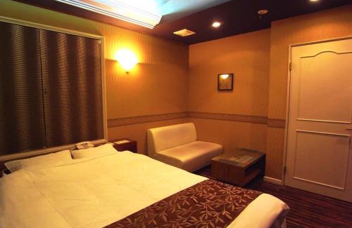 Himeji Hotel | Accessible Comfort at ホテル カルネヴァール with Breakfast