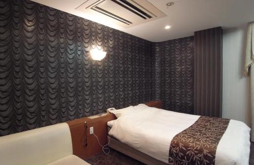 Himeji Hotel | Accessible Comfort at ホテル カルネヴァール with Breakfast