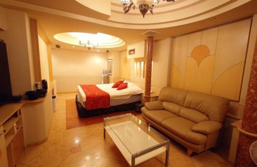 Himeji Hotel | Discover Cache Hotel: Hot Tub & Breakfast Included