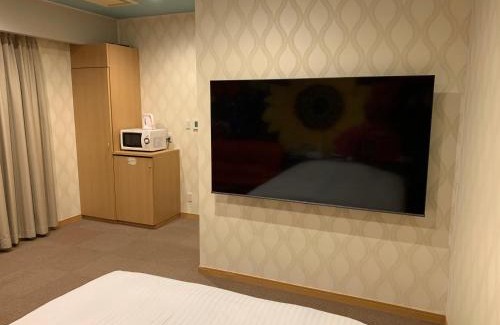 Aoba Ward Hotel | Elegant Hotel Lady - Guest Rated 9.5/10 for Excellence
