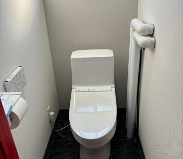 Koshimizu House | Budget-Friendly Hotel Roman: Family Haven with Kitchenette