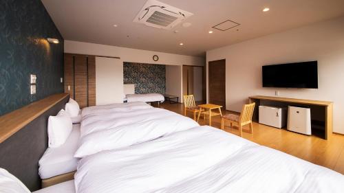 Hagi Hotel | Discover リゾートホテル美萩: Family-Friendly Escape with Hot Tub