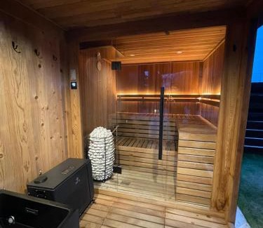 Hojo House | Elite Retreat with Sauna, Ice Bath & Family-Friendly Vibes