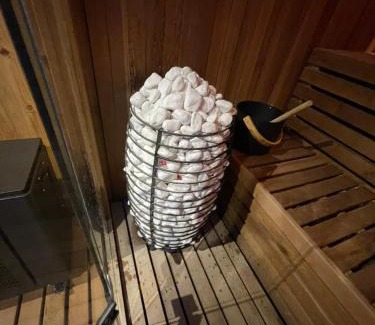 Hojo House | Elite Retreat with Sauna, Ice Bath & Family-Friendly Vibes
