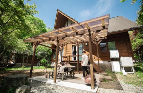 Tsuru House | Cozy Log House Kizuki: Pet-Friendly with Hot Tub Access