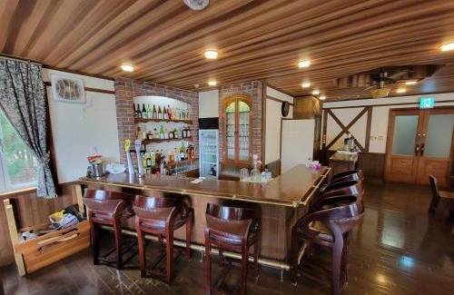 Yuzawa-machi Hotel | Cozy Lodge TONBO in Ishizuchi: Family-Friendly Amenities