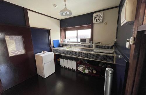 Oshima House | Discover 露伴ロハンrohan: Cozy Retreat with Hot Tub & Kitchen