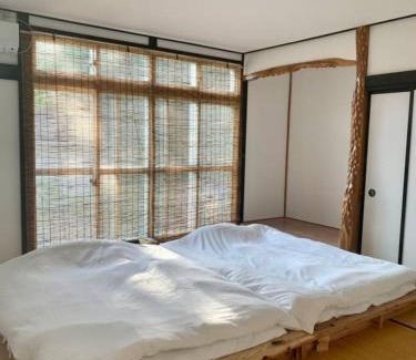 Oirase Keiryu Onsen Apartment | Discover 奥入瀬屋: Family Retreat with Kitchen Access