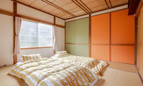 Shiraoi House | Pet-Friendly Woood: 9/10 Rated Family Retreat with Breakfast