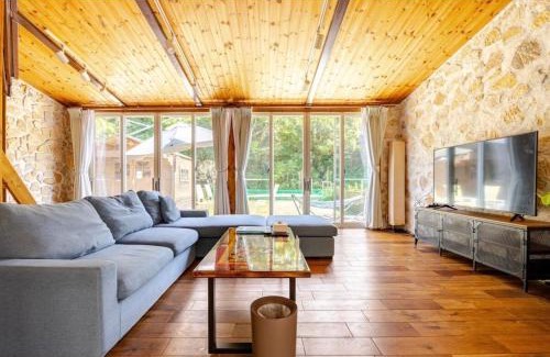 Isumi House | Pet-Friendly Isumi Base: Family Getaway with Pool & Kitchen