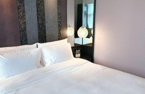 The North Bund Hotel | 上海北外滩桔子水晶酒店