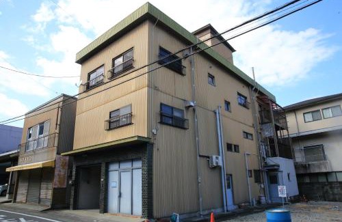 Tsurugi-cho House | Family-Friendly Comfort at 上田屋 半田館 with Kitchen Amenities