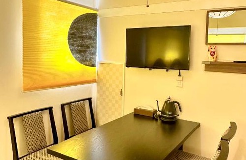 Yushima Apartment | Discover Retro Elegance at 上野レトロ花 - Ideal for Families