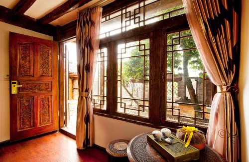 Dayan Old Town Hotel | Discover Lijiang Muyuntang Hotel: 4-Star Family Retreat