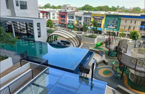 Bukit Indah Apartment | Cozy New Apartment with Netflix & Hot Tub for 3 Guests
