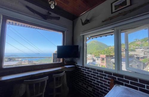 Ruifang House | Tranquil Mountain Sea Bay B&B: Family-Friendly Retreat