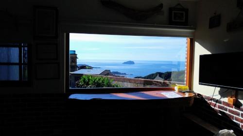 Ruifang House | Tranquil Mountain Sea Bay B&B: Family-Friendly Retreat