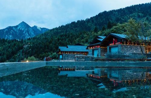 Yadu House | Experience the Beauty of 九寨云裳 with Oceanfront Views