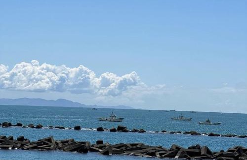 Suruga Ward House | Oceanfront Escape at Eat&Stay ROMEY with Hot Tub Access