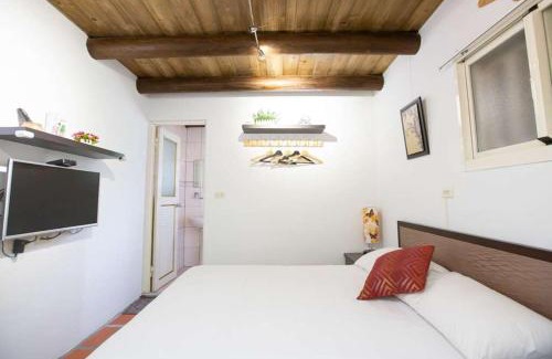 Jincheng Bed & Breakfast | Seaside Serenity at 任我行民宿 - Highly Rated Oceanfront Retreat
