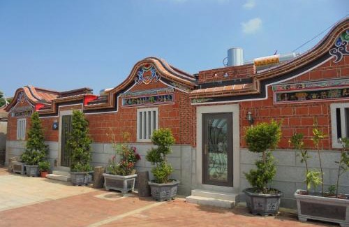 Jincheng Bed & Breakfast | Seaside Serenity at 任我行民宿 - Highly Rated Oceanfront Retreat