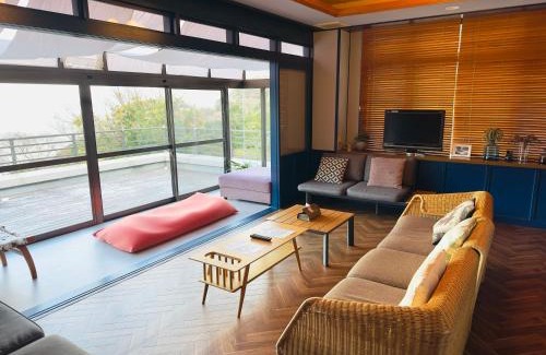 Okawa House | Family-Friendly Retreat at 伊豆ベース73 with Hot Tub
