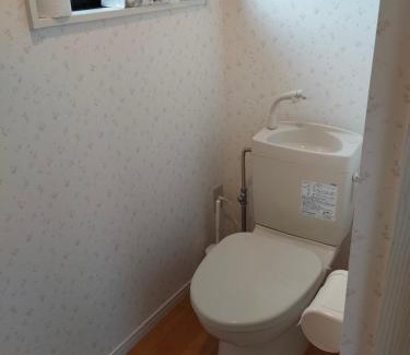 Sasebo House | Charming GUEST HOUSE 楽楽 Luck-Luck with Hot Tub & High Ratings
