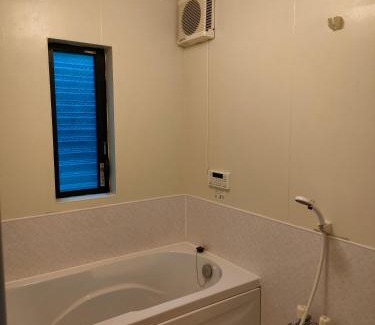 Sasebo House | Charming GUEST HOUSE 楽楽 Luck-Luck with Hot Tub & High Ratings