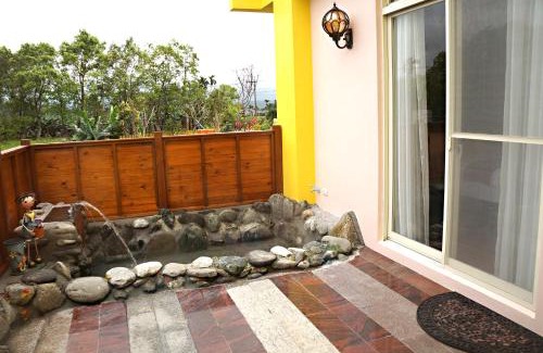 Ruisui Bed & Breakfast | Explore Ducking House: Pet Friendly with Breakfast & Kids' Fun