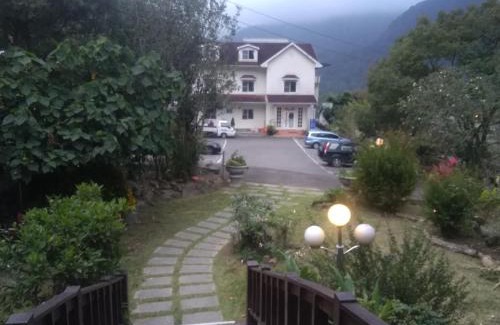 Hengshan Bed & Breakfast | Discover 內灣星光流域民宿: Family-Friendly Getaway