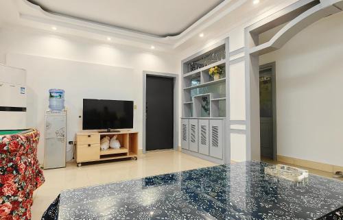 Fenghuang Apartment | Explore 凤凰古城宝庆民宿: Pet-Friendly Family Retreat