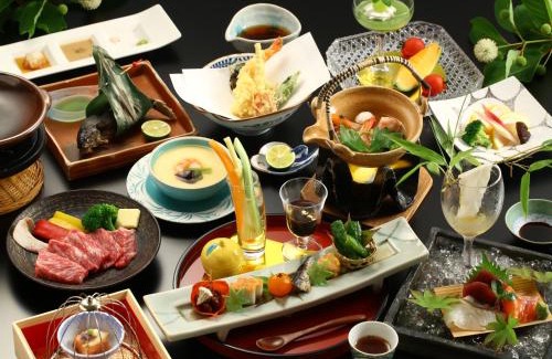 Ueda Hotel | Relaxing Getaway at 別所温泉 七草の湯 with Spa Amenities