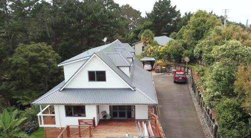 Fairview Heights House | Cozy Room in a Villa with Kitchen & Breakfast Included