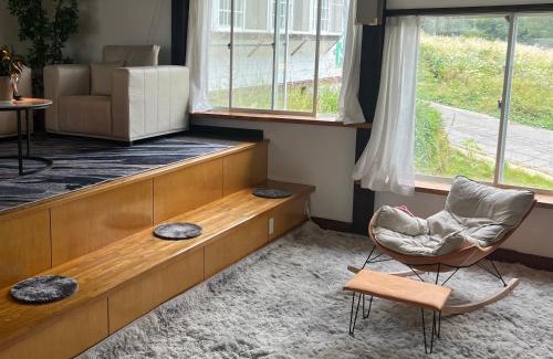 Yamanouchi Hotel | Discover 北志賀ライムライト: Pet-Friendly Retreat with Dining