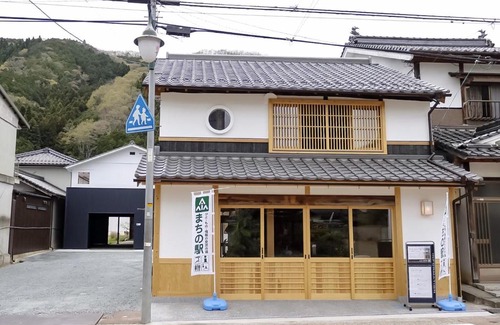 Maniwa House | Cozy 北房まちの駅 ゲストハウス with Family-Friendly Amenities