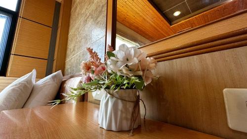 Fuxing District Apartment | Discover North Star Resort: Pet-Friendly with Ocean Views