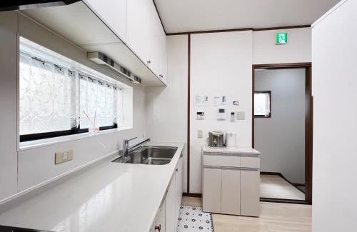 Joto House | Discover 千間川-緑橋: Family-Friendly Escape with Hot Tub
