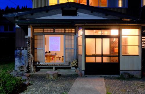 Shichikashuku House | Explore 半芸ハウス: Pet-Friendly Retreat with Hot Tub