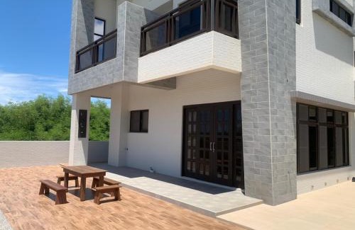 Qimei House | Top-Rated 南滬57民宿 with Oceanfront Views & Accessibility