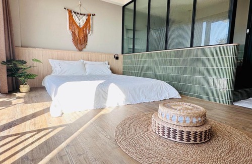 South Beach House | Experience True Hub: Oceanfront Retreat for Families