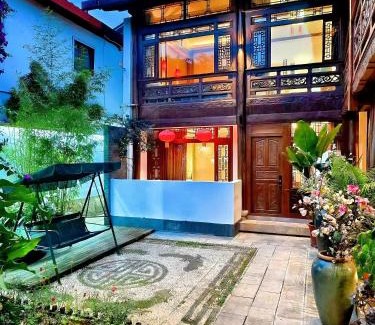 Dayan Old Town Hotel | Discover Oceanfront Bliss at 原乡文苑客栈 - 10/10 Rated